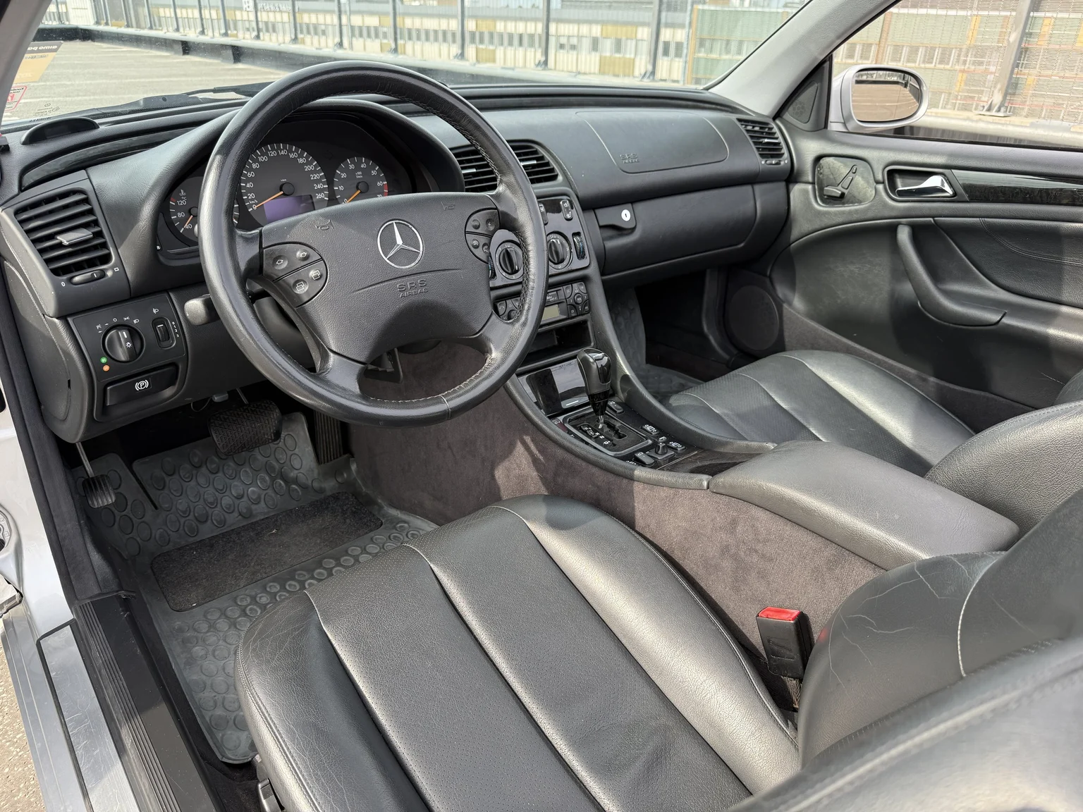 Innenraumfoto von 2001 MERCEDES-BENZ CLK 230 Kompressor Cabriolet (10)