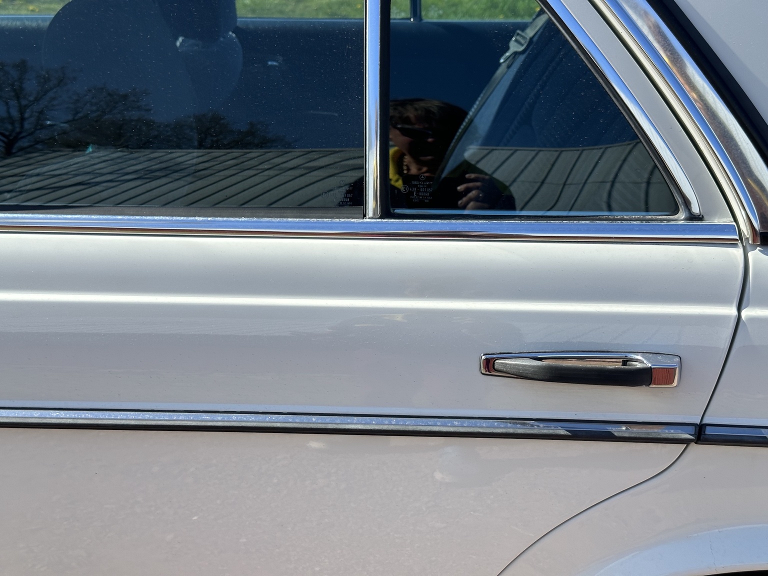 Exterior image of 1985 Mercedes-Benz 200