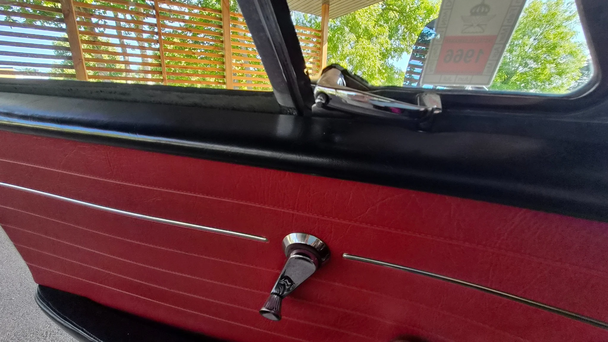 Interior image of 1966 Volvo P 1800S (13)