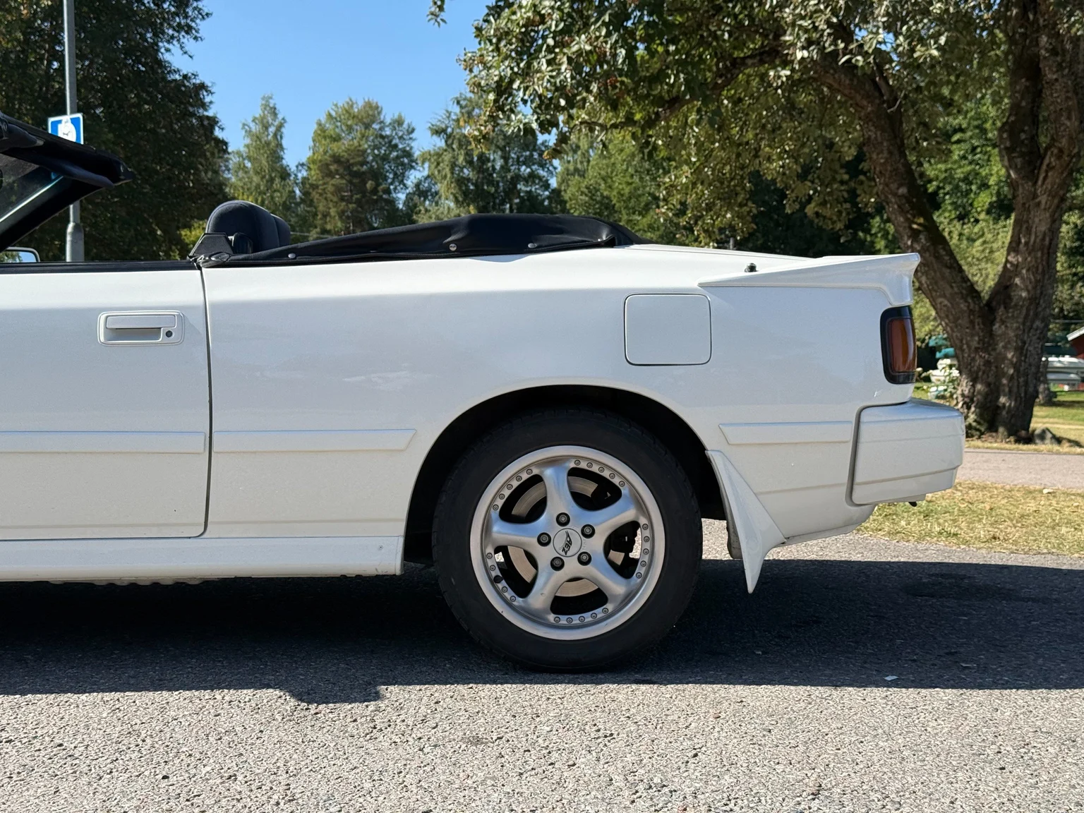 Exterior image of 1988 Toyota Celica Cabriolet (29)