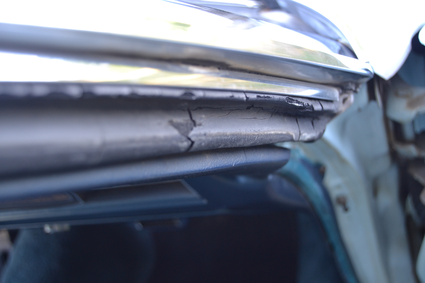 Interior image of 1970 Oldsmobile Ninety eight Convertible (52)