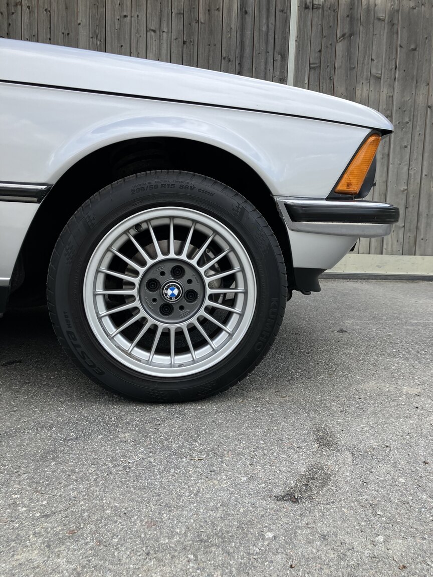 Exteriörbild på 1979 BMW 323i