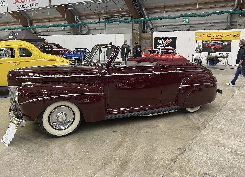 Exteriörbild på 1941 Ford Super De Luxe Cabriolet (12)