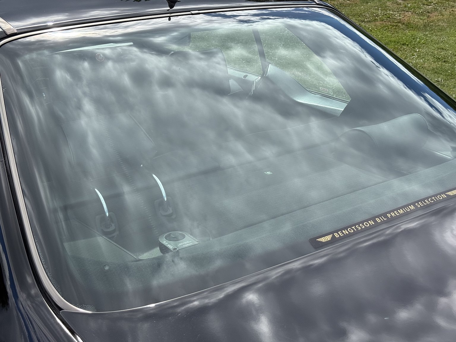 Exterior image of 1990 Mercedes-Benz 300CE-24