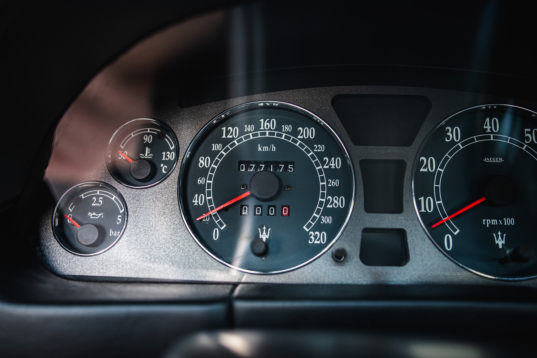 Interior image of 2000 Maserati 3200 GT