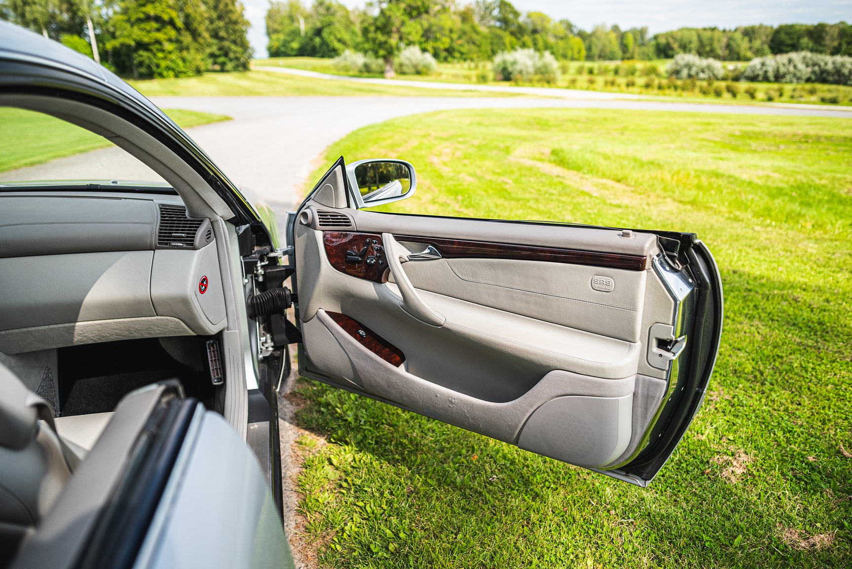Interior image of 2000 Mercedes-Benz CL 500
