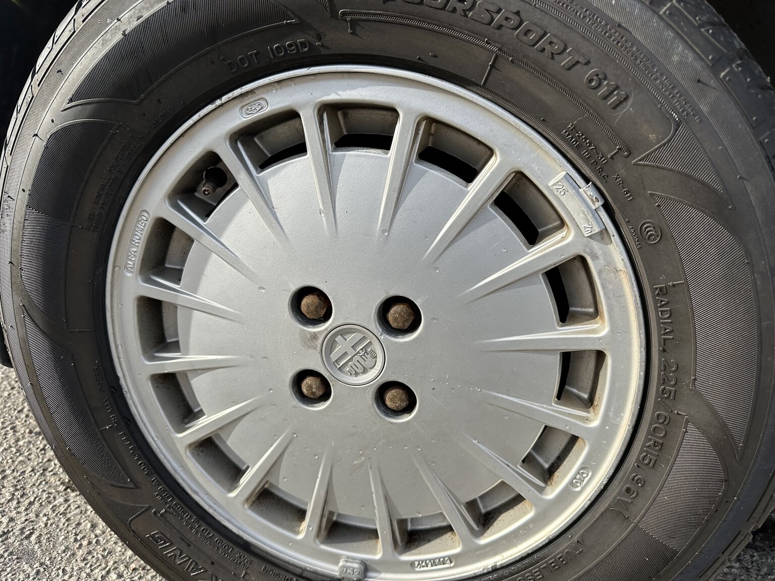 Exteriörbild på 1994 Alfa Romeo 164