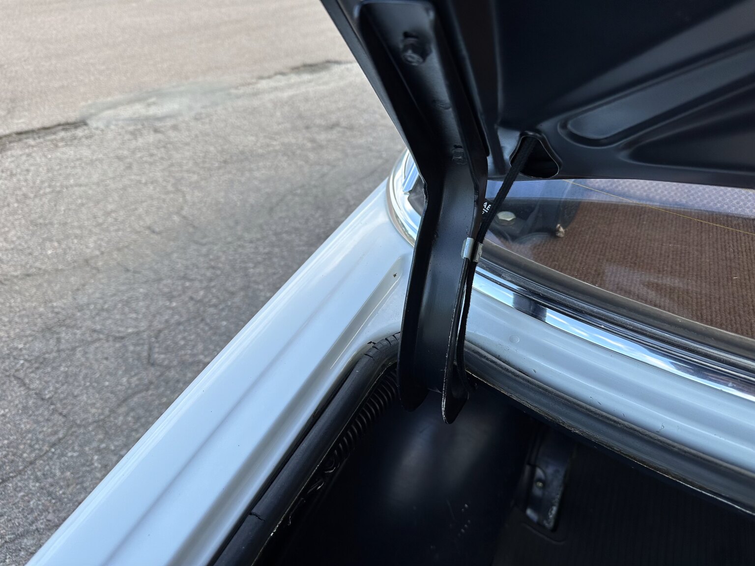 Interiörbild 1975 Mercedes Benz 200