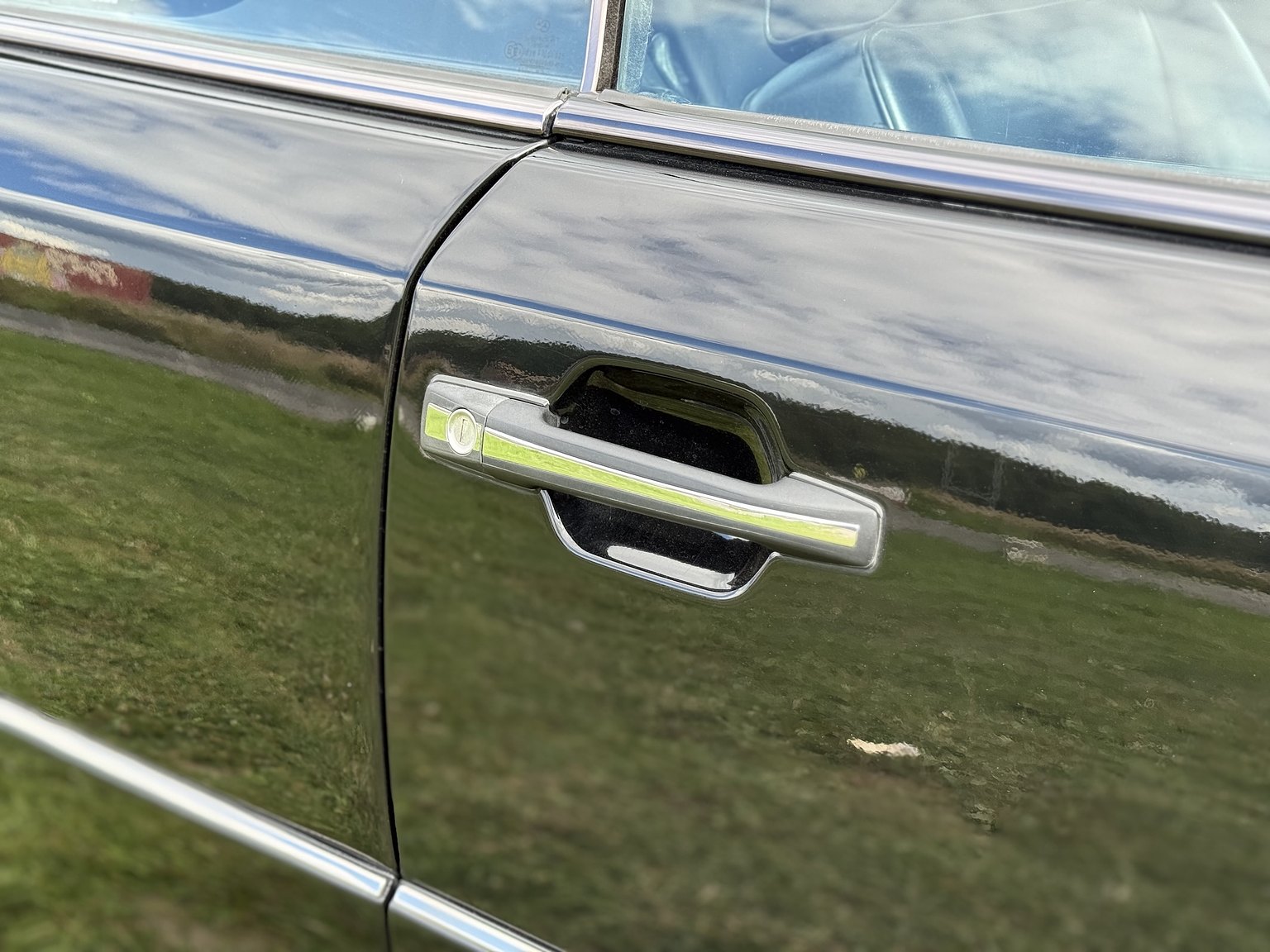 Exterior image of 1990 Mercedes-Benz 300CE-24