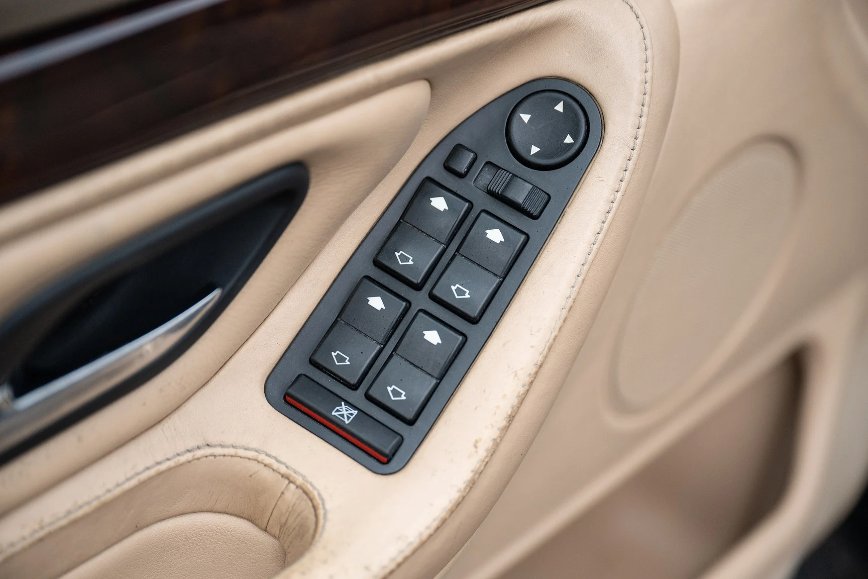 Interior image of 1996 BMW 740 iA - NO RESERVE (71)