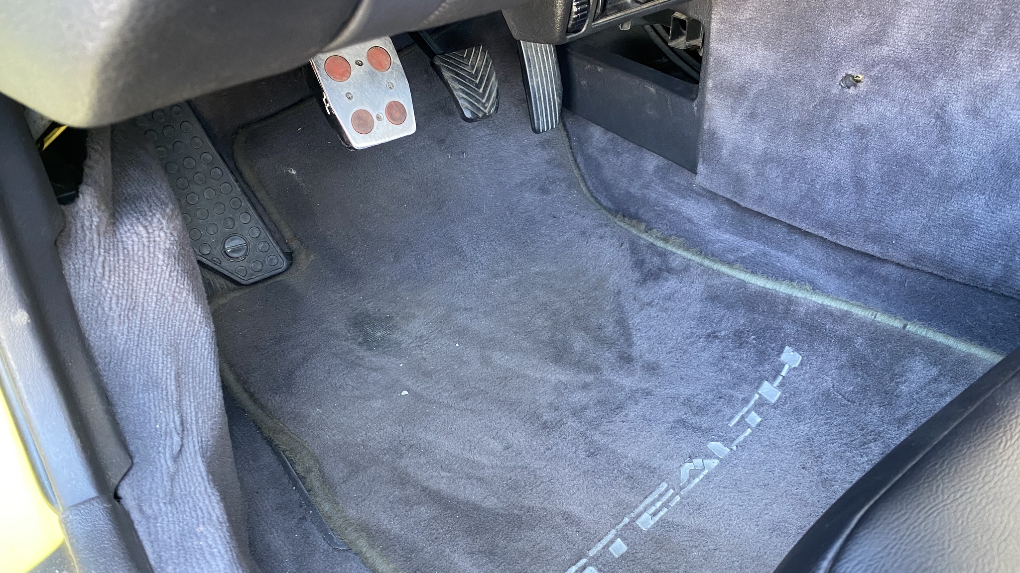 Interior image of 1992 Dodge Stealth (4)