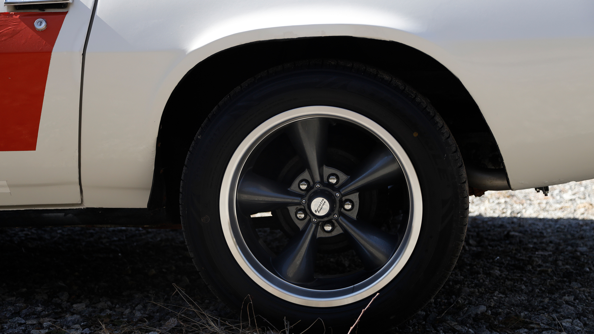 Exteriörbild på 1975 Chevrolet Camaro 307 (14)