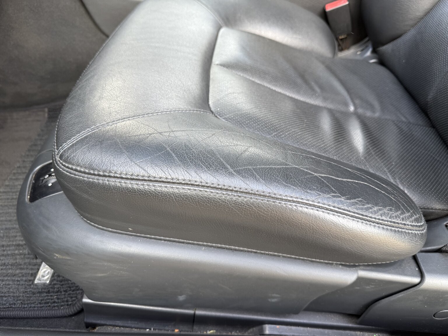 Interior image of 2000 Mercedes-Benz CL 500