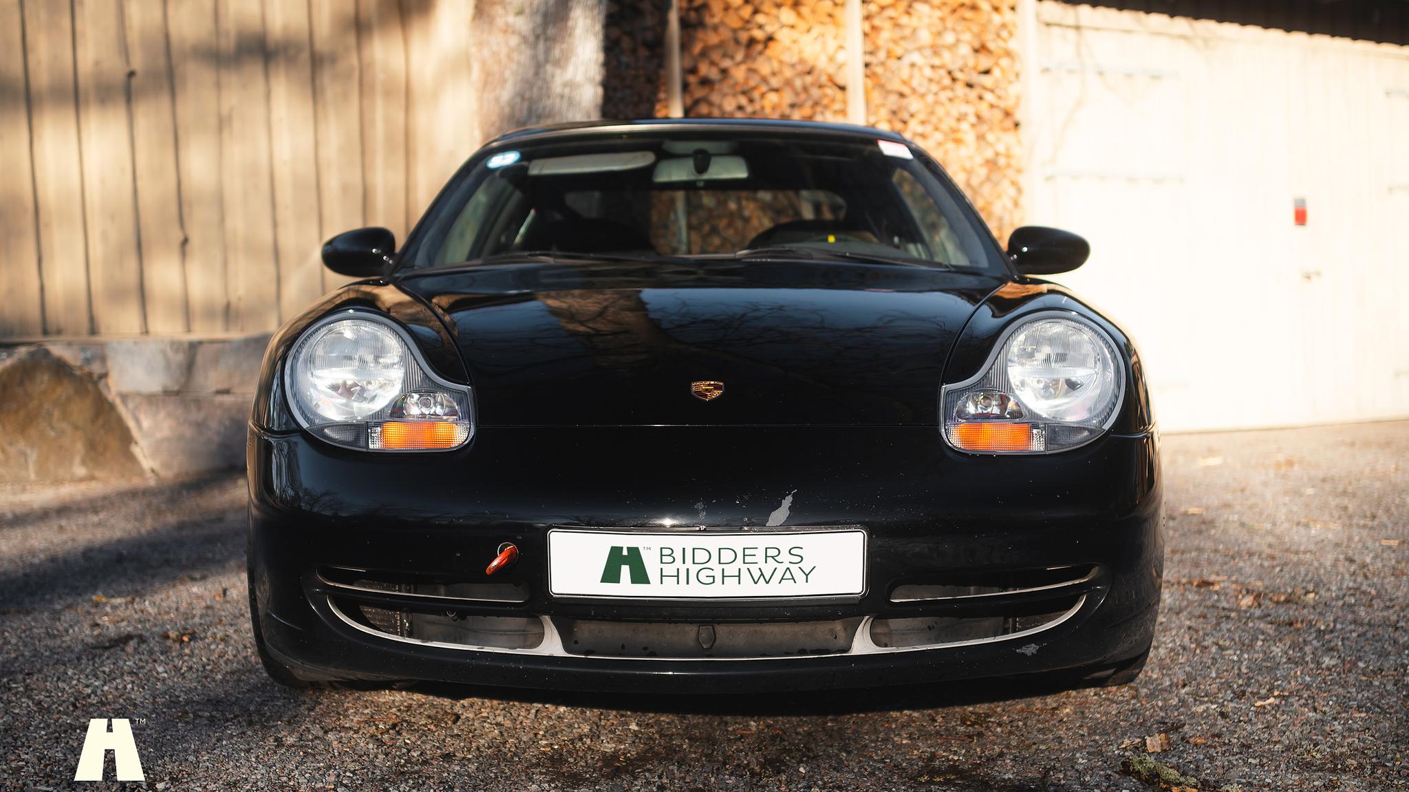 Exteriörbild på 1998 Porsche 996 Carrera 2 “Clubsport”