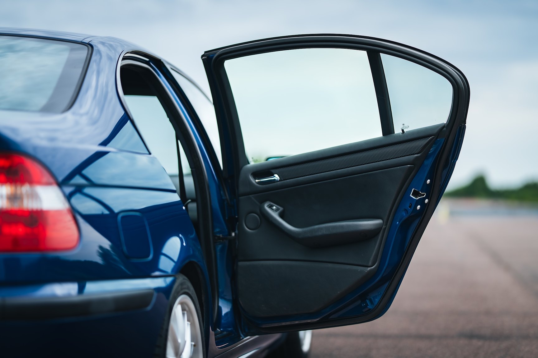 Interior image of 2003 BMW 330i