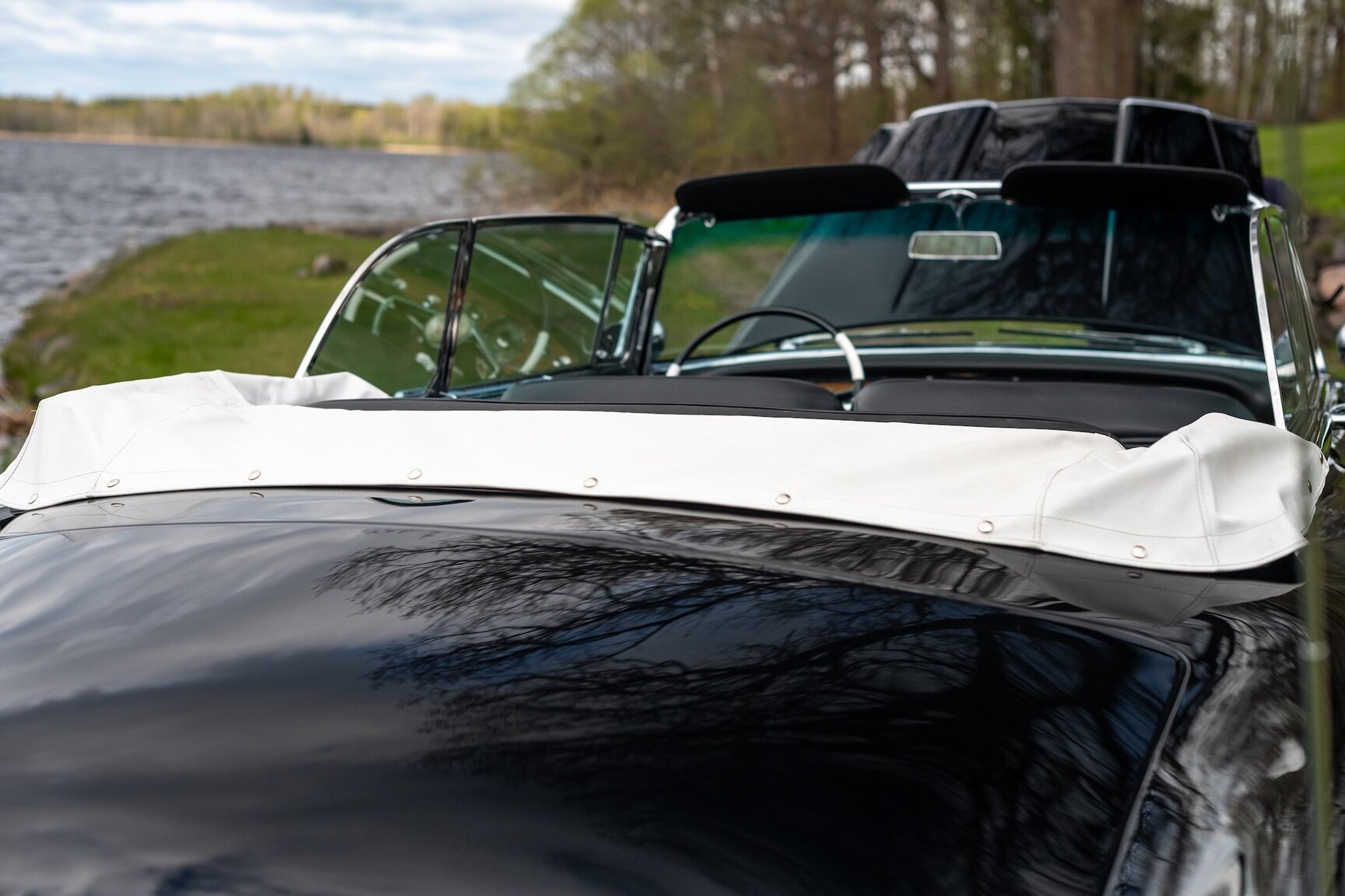 Exterior image of 1955 Packard Caribbean Cabriolet  (52)