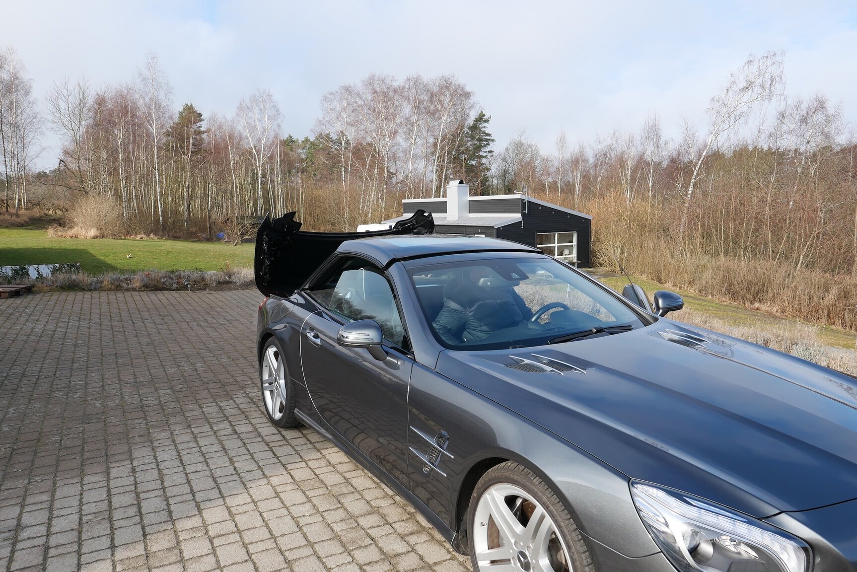 Exterior image of 2014 Mercedes-Benz SL500