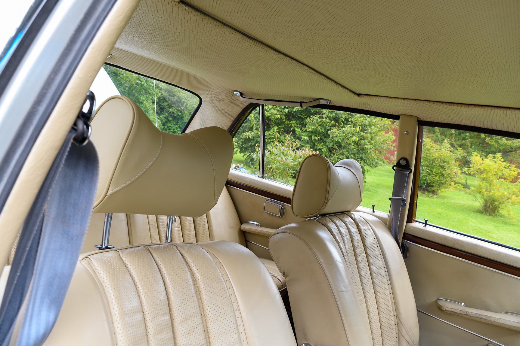 Interior image of 1969 Mercedes-Benz 300 SEL