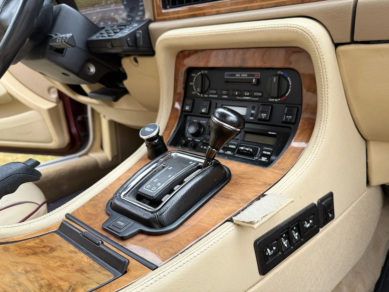 Innenraumfoto von 1991 Jaguar XJ40 Sovereign (33)