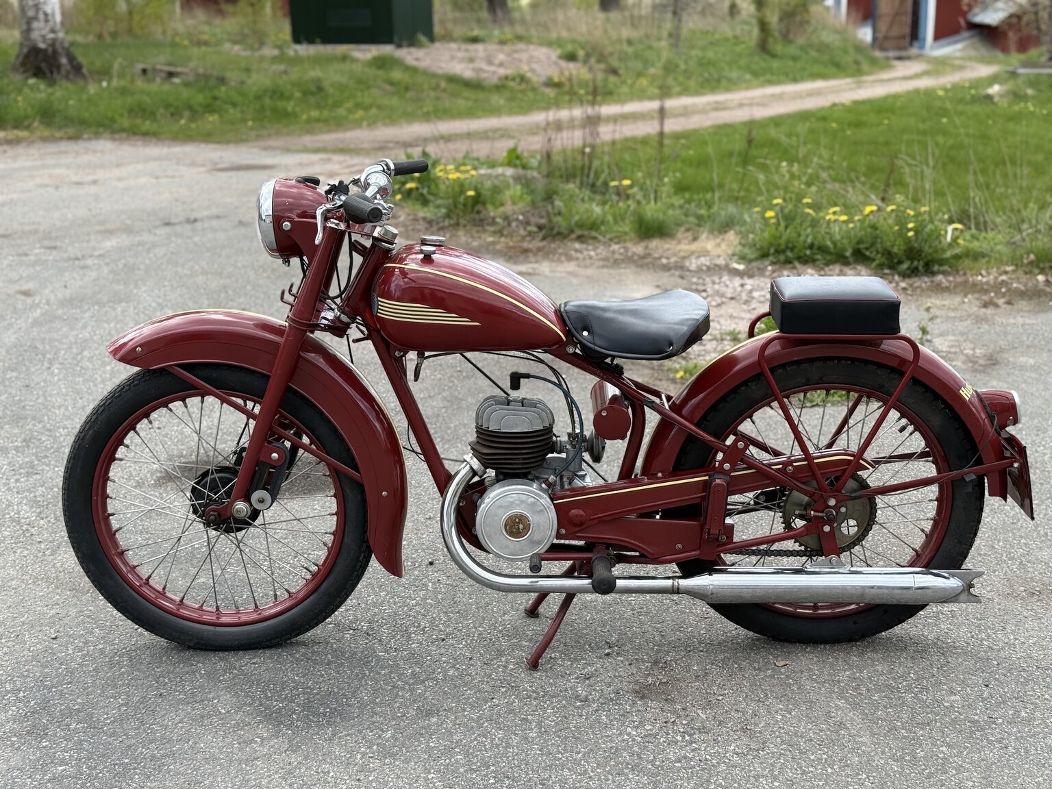Exterior image of 1953 Huskvarna Modell 30