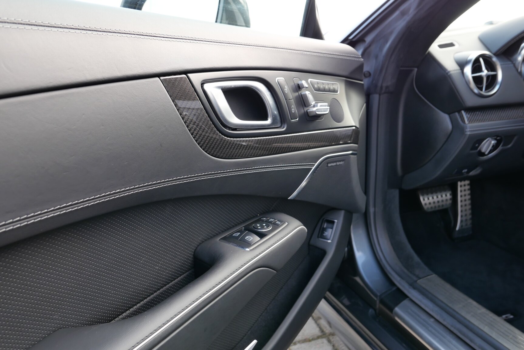 Innenraumfoto von 2014 Mercedes-Benz SL500