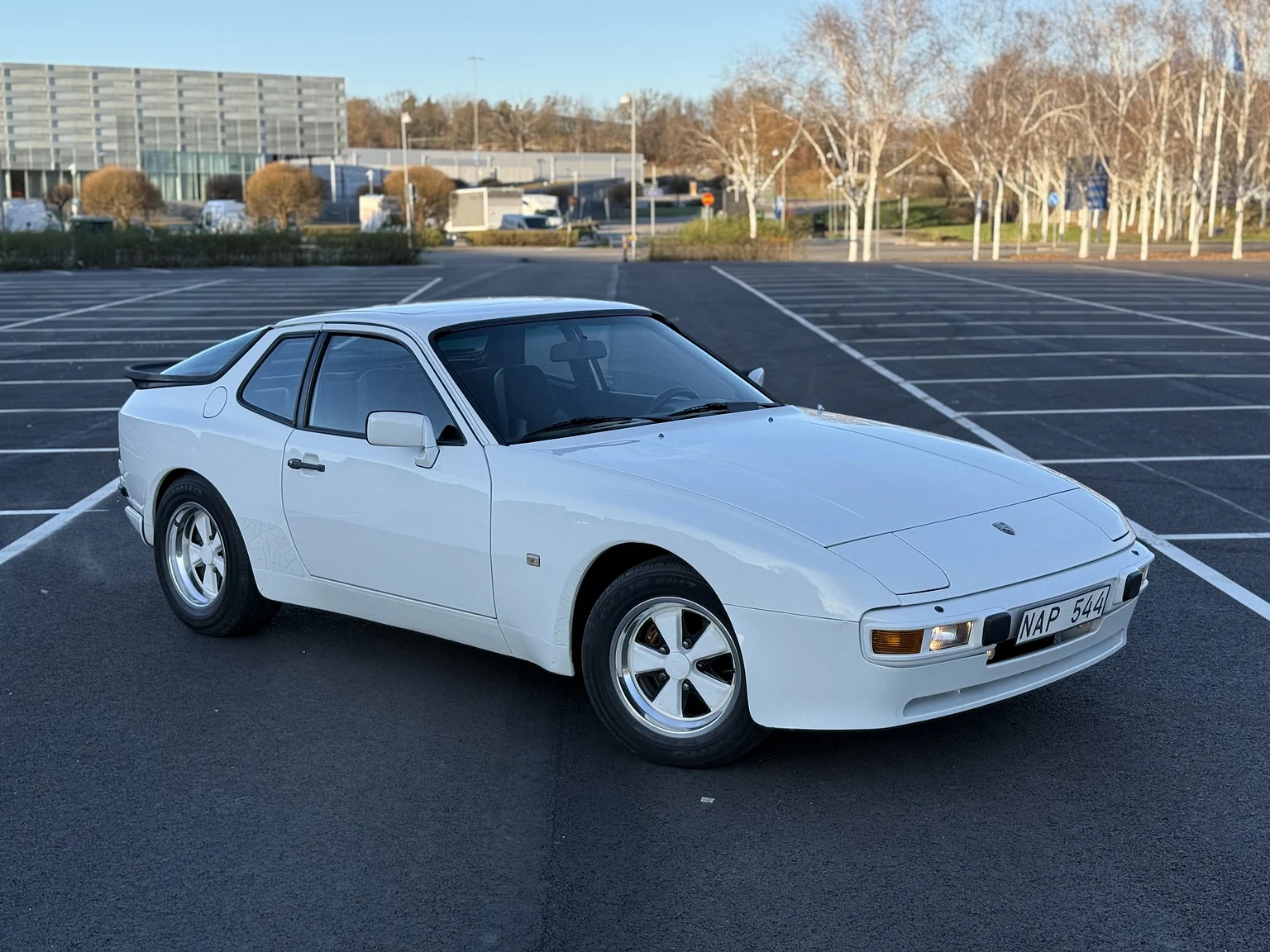 Exteriörbild på 1984 PORSCHE 944 Targa (2)