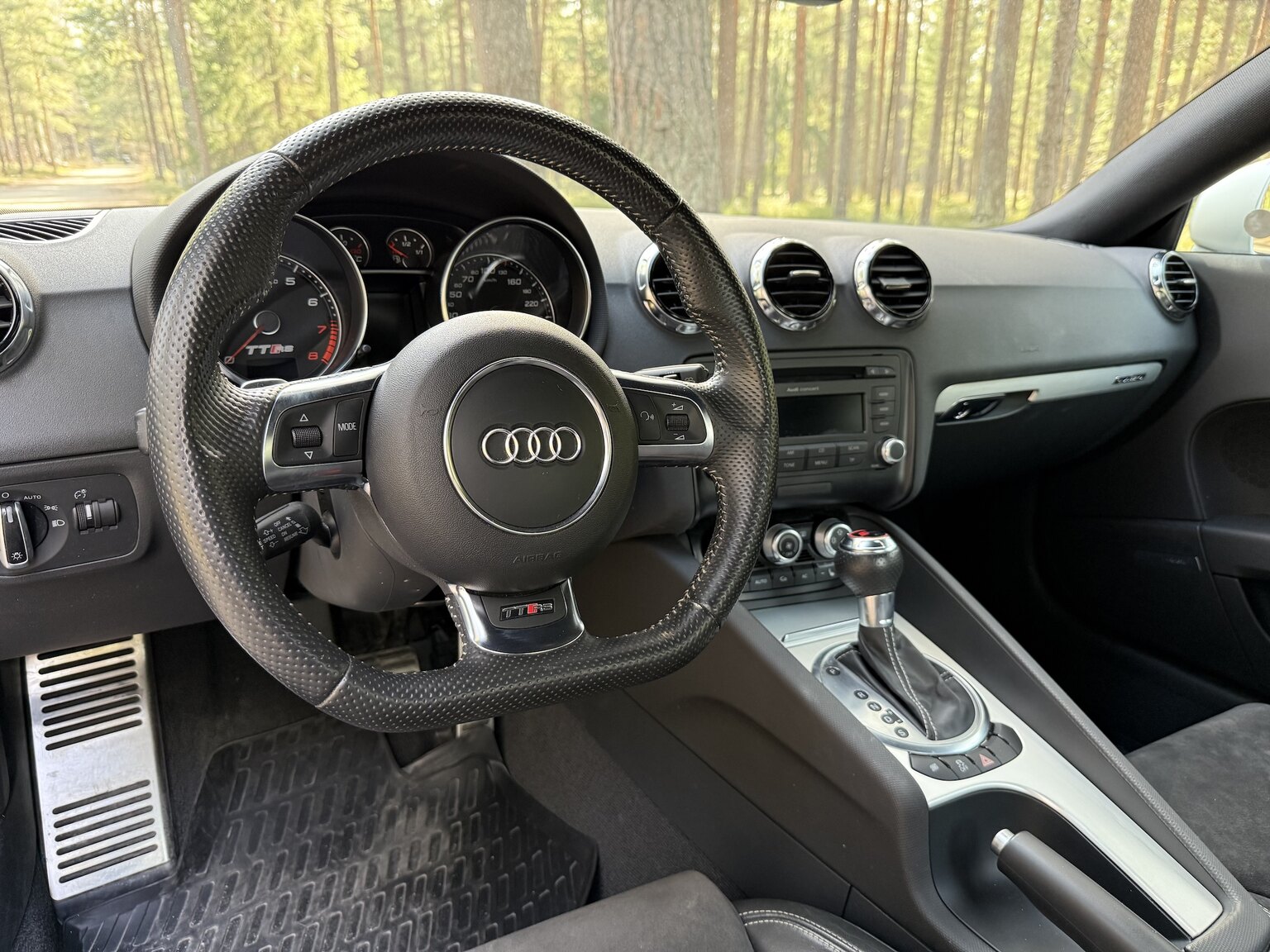 Interior image of 2011 Audi TT RS Coupé