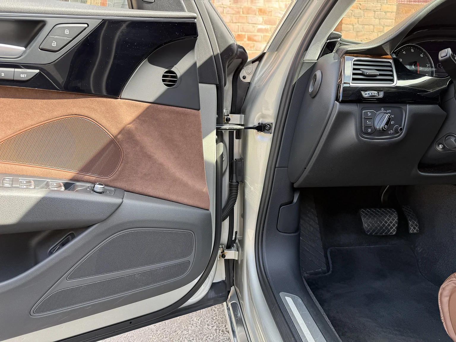Innenraumfoto von 2014 Audi A8 4.0 TFSI (8)