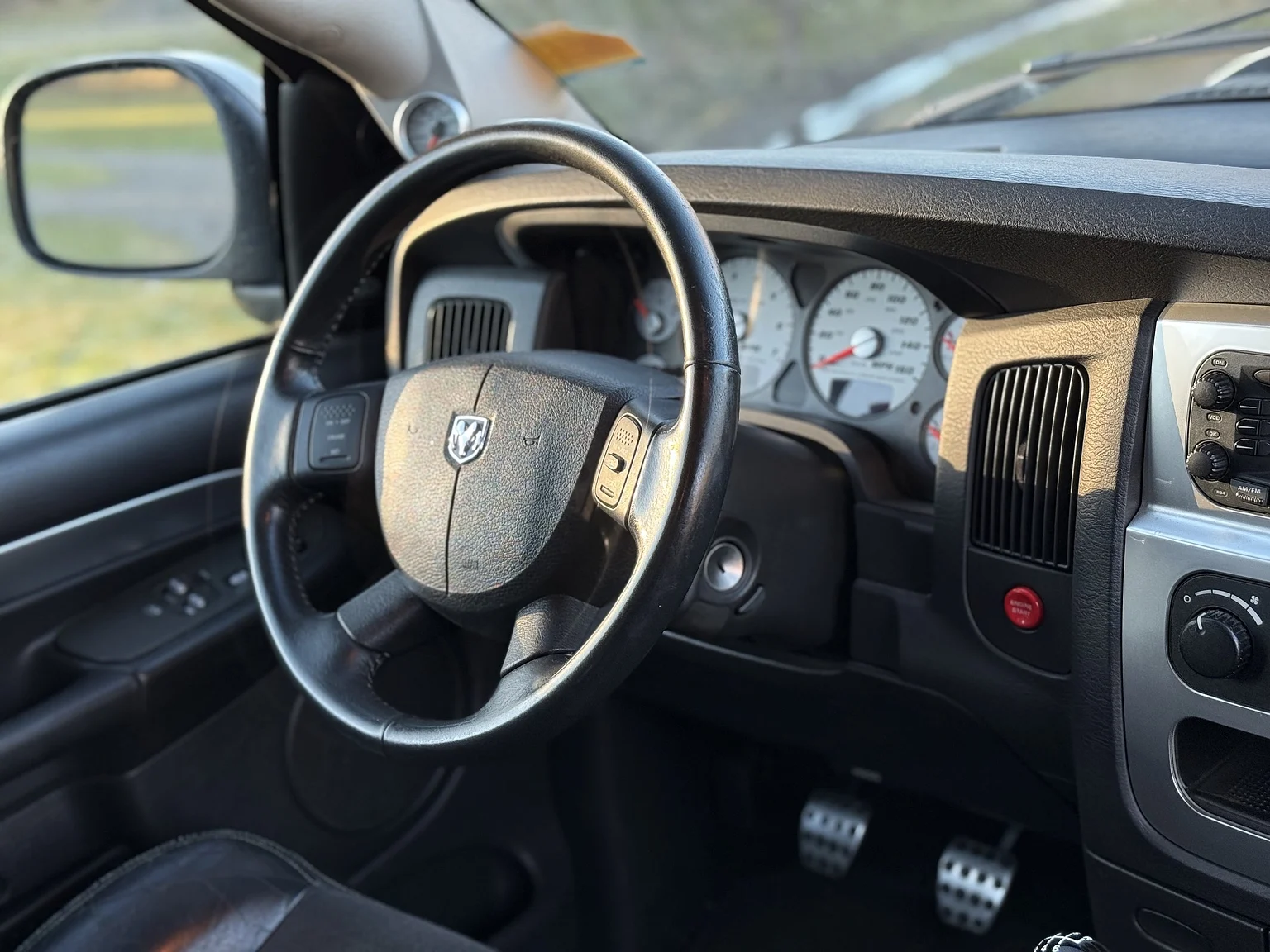 Interiörbild 2004 Dodge Ram SRT-10 (25)