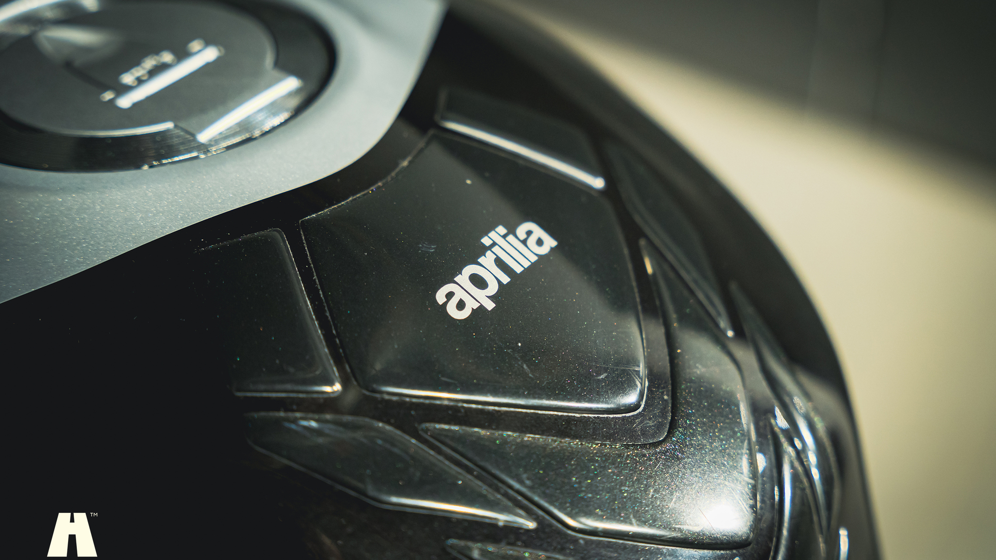 Exterior image of 2016 Aprilia Tuono V4 Factory