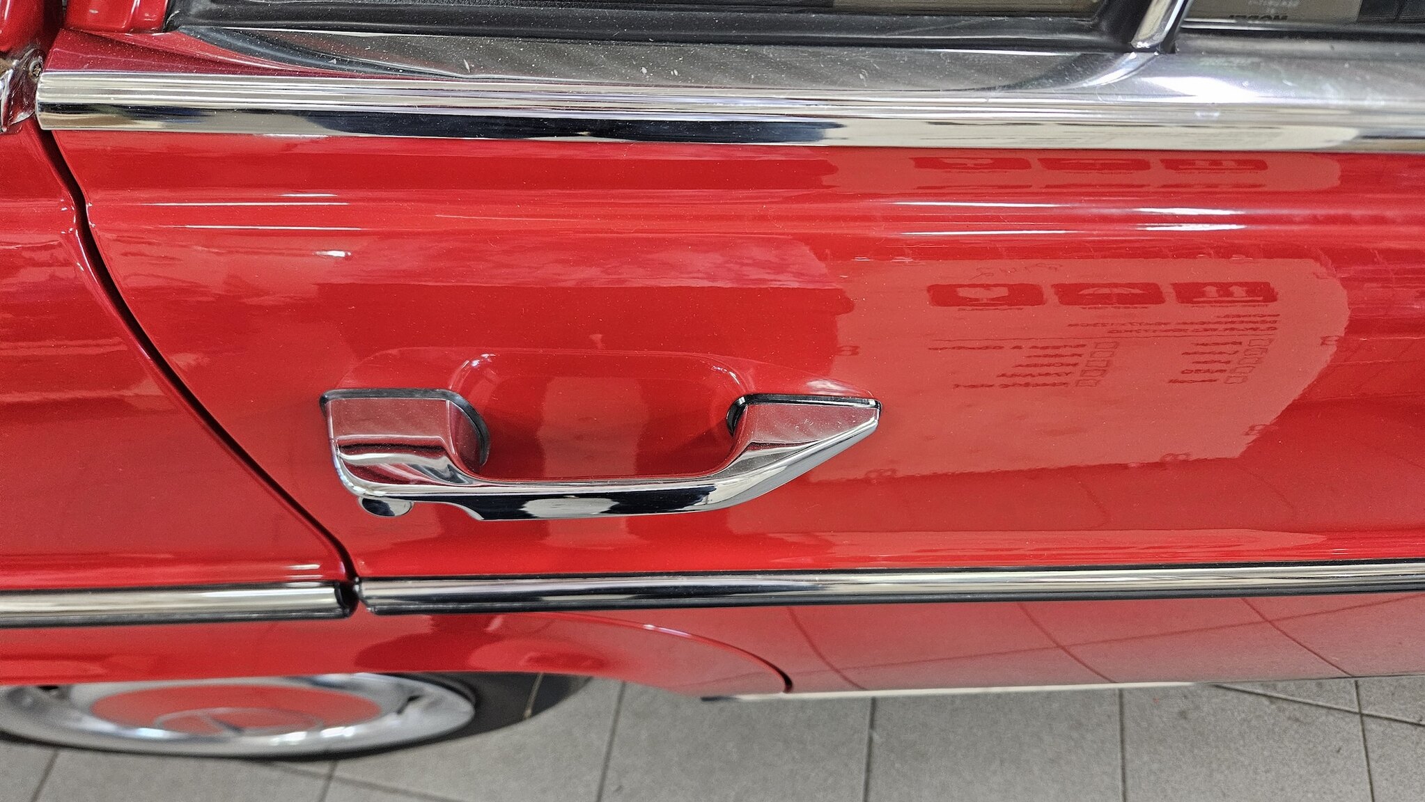 Exteriörbild på 1975 Mercedes-Benz 200
