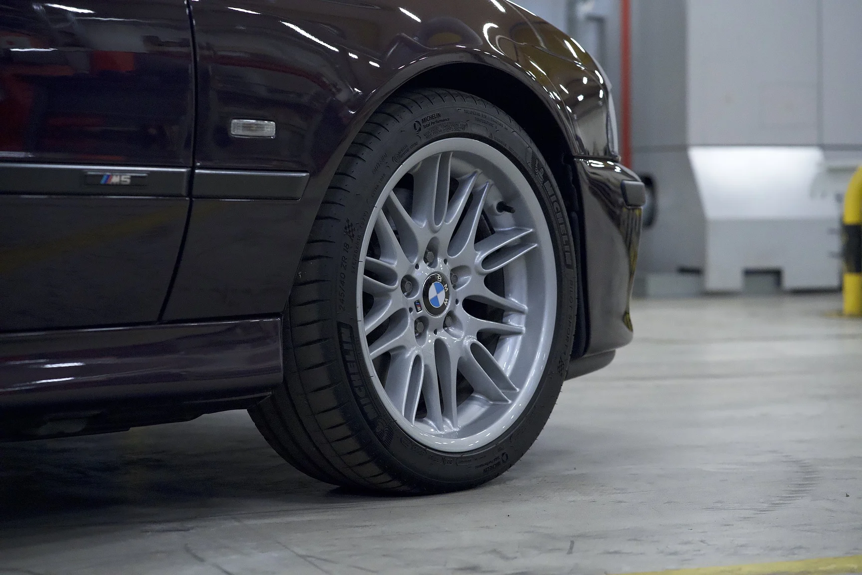 Exteriörbild på 2002 BMW M5 E39 (67)