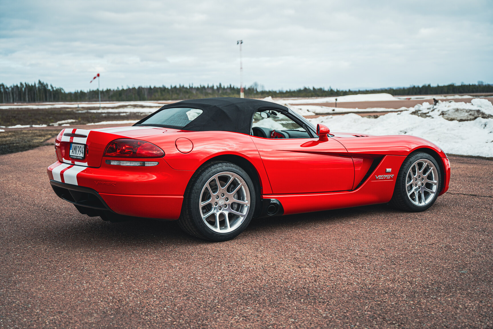 Exteriörbild på 2003 Dodge Viper SRT-10