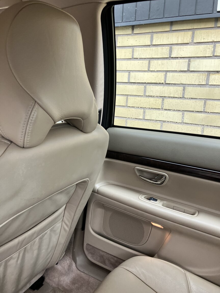 Interior image of 1999 Volvo S80