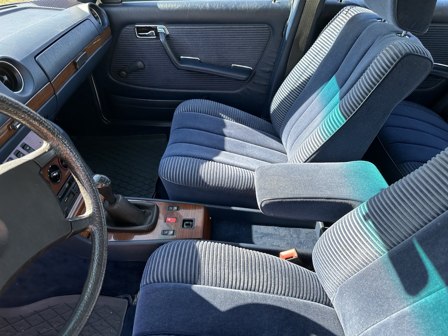 Interior image of 1985 Mercedes-Benz 200