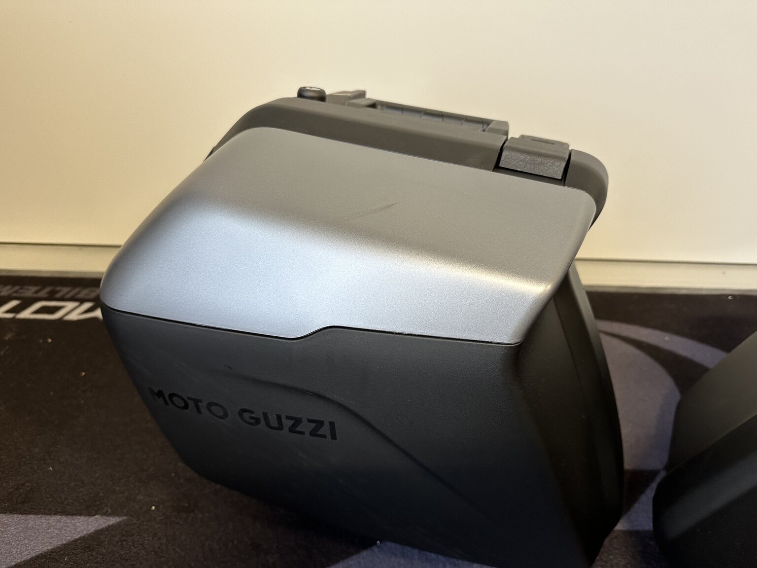 Exteriörbild på 2023 Moto Guzzi V100 Mandello S (19)