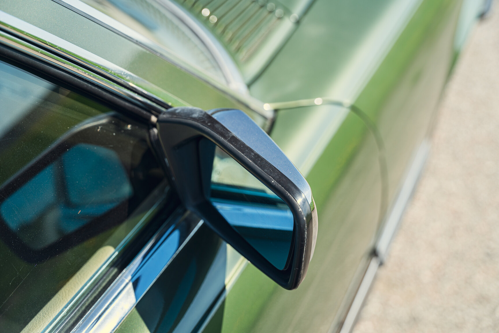 Exterior image of 1976 Mercedes-Benz 450 SLC (37)