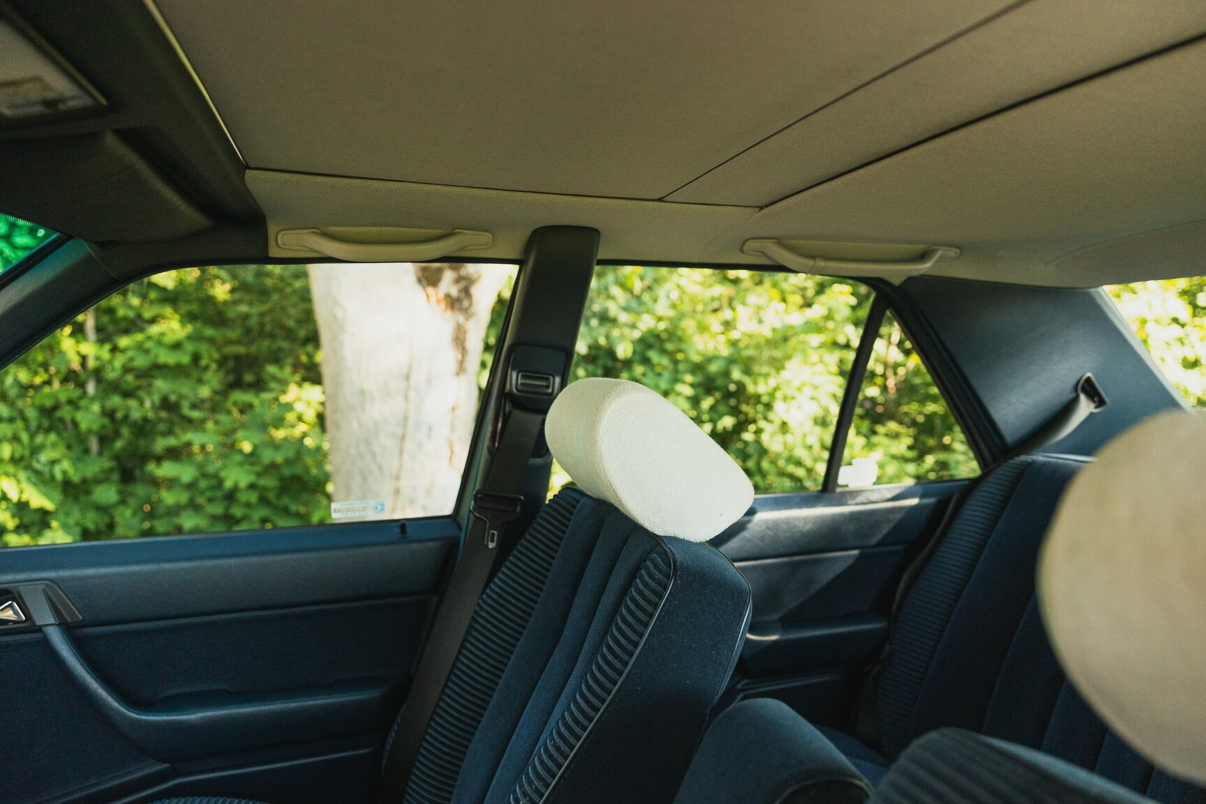 Innenraumfoto von 1987 Mercedes-Benz 230E