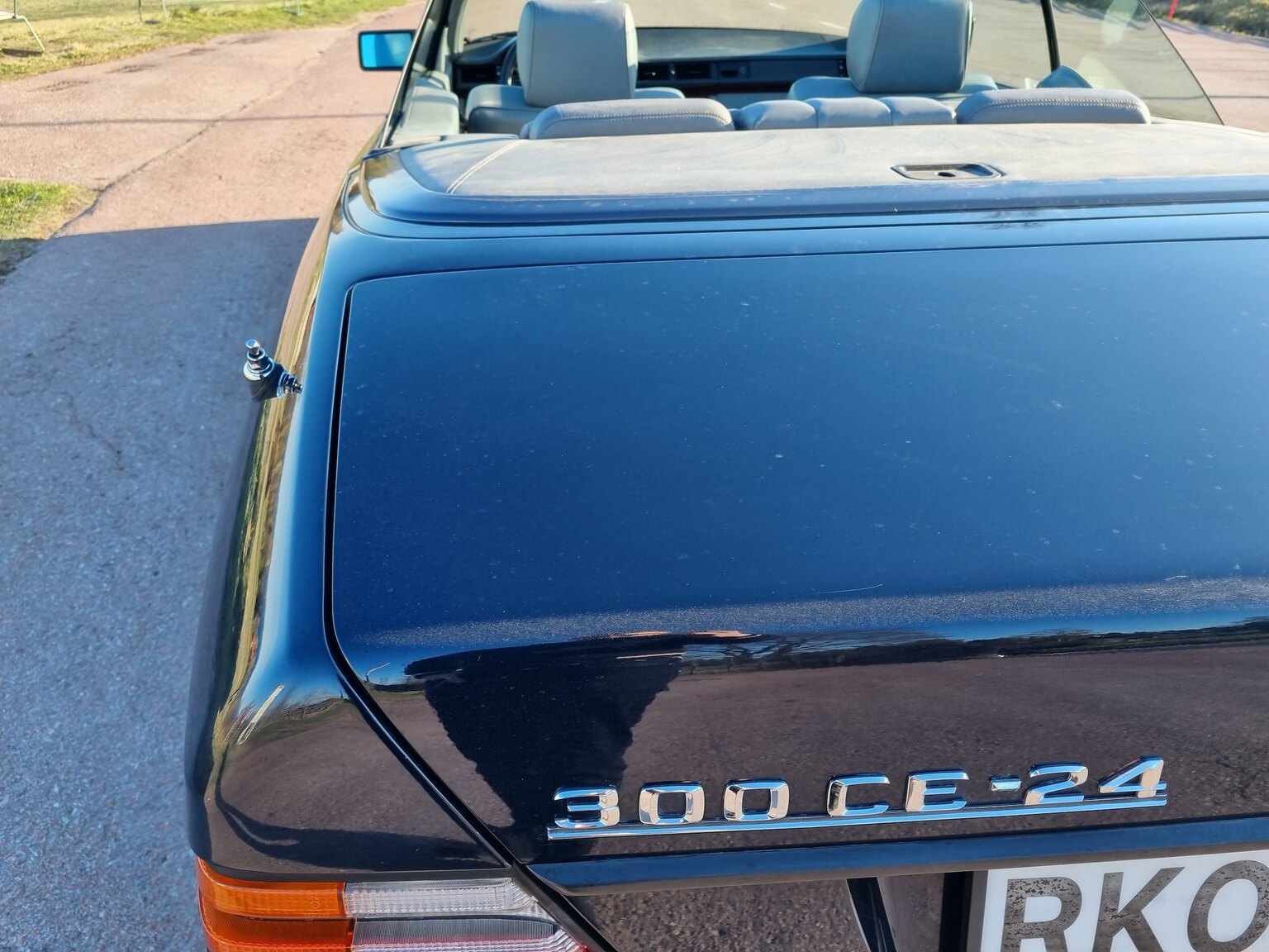 Exteriörbild på 1993 Mercedes-Benz 300 CE Cabriolet