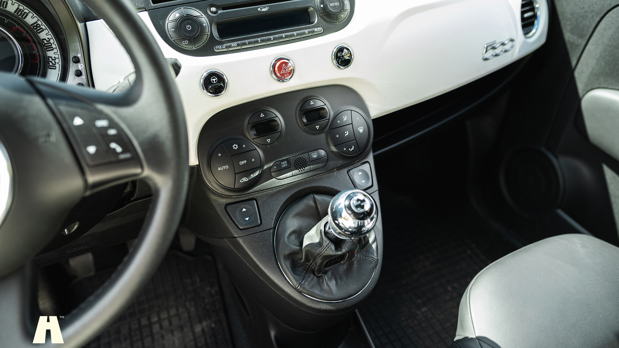 Innenraumfoto von 2012 FIAT 500 GUCCI