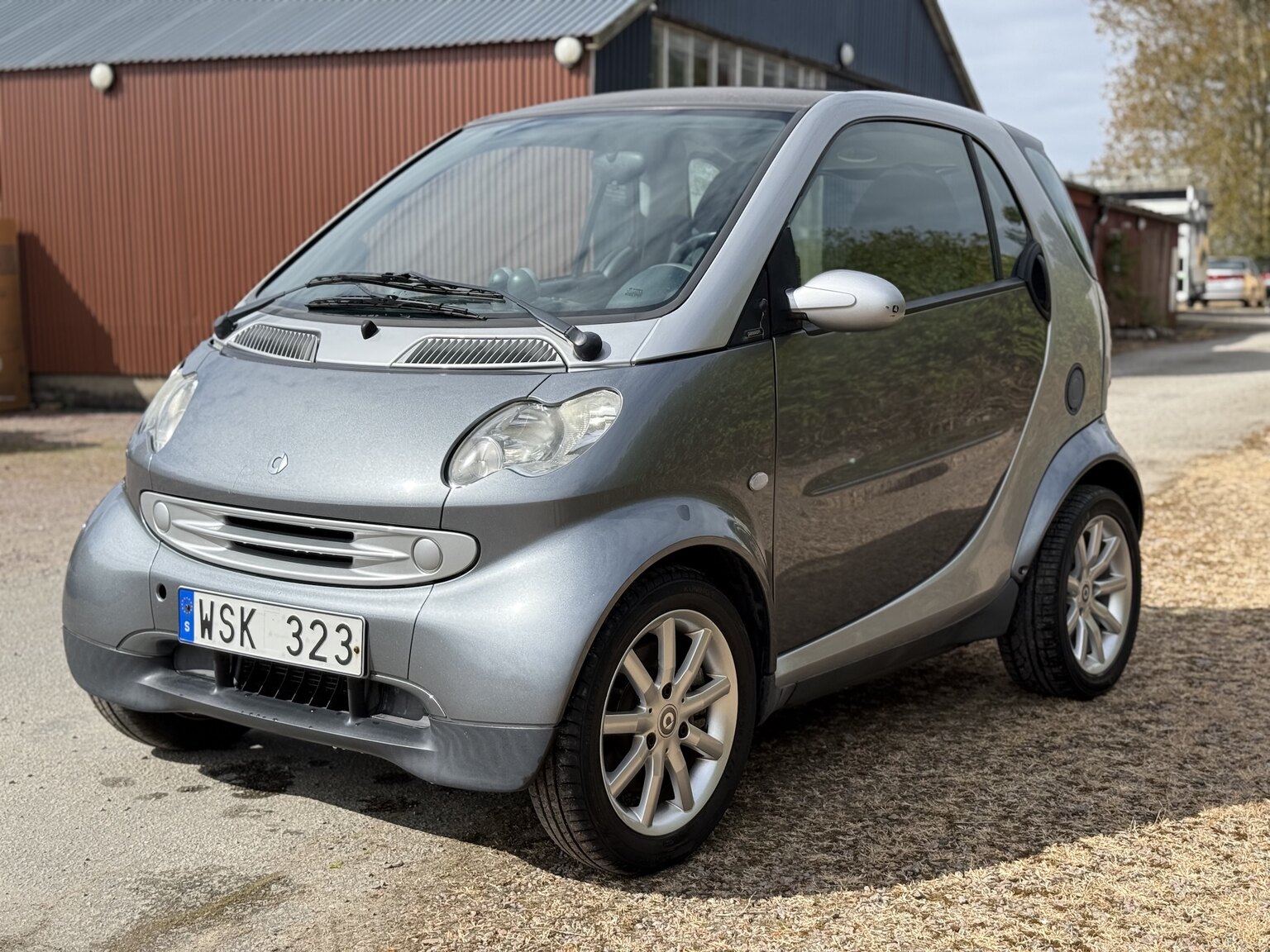 Exterior image of 2005 Smart Fortwo 0.7