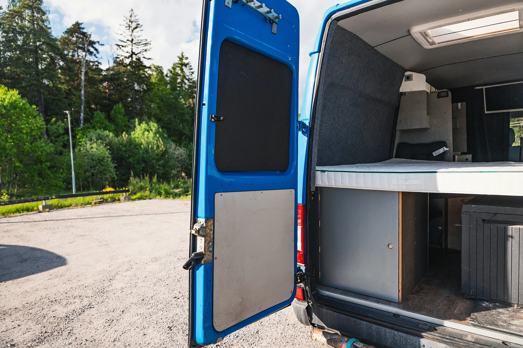 Interior image of 2004 Mercedes-Benz Sprinter 4x4 Campervan/Overlander (71)