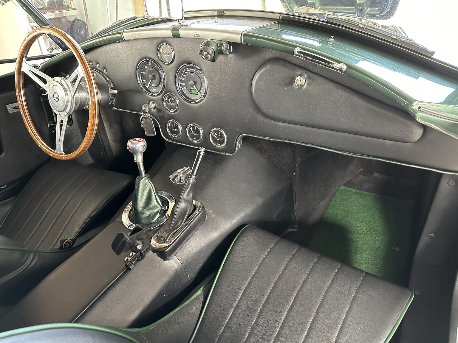 Interiörbild 2008 AC Cobra replica