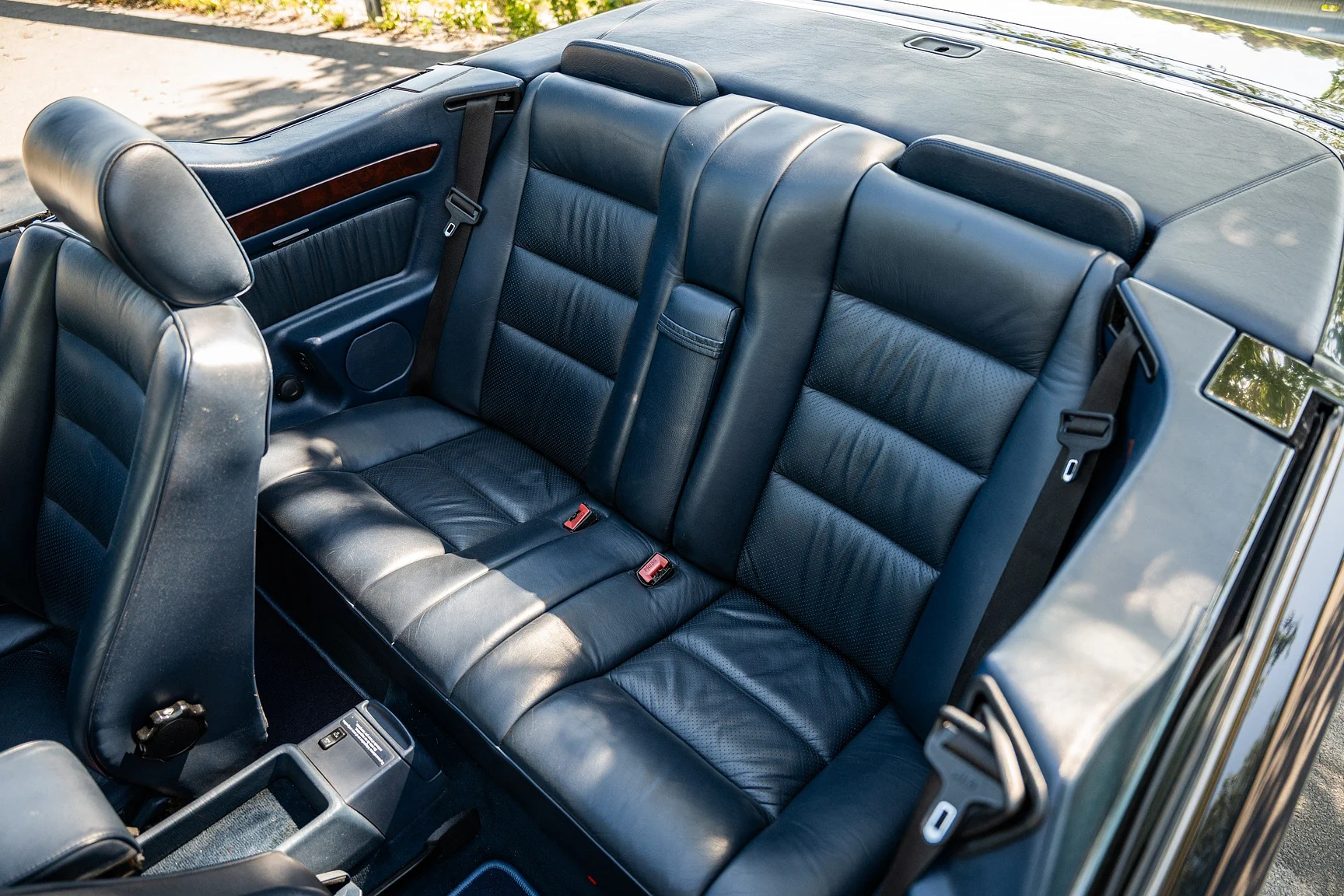 Innenraumfoto von 1993 Mercedes-Benz 300 CE-24 Cabriolet (47)