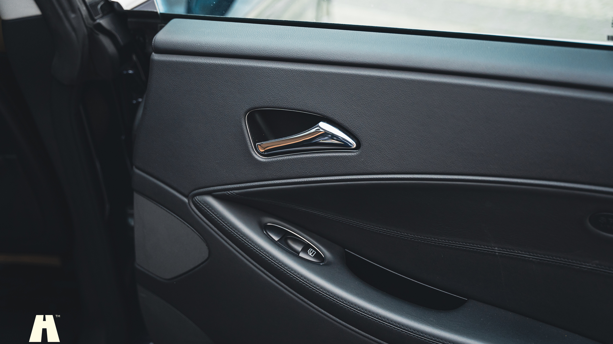 Innenraumfoto von 2008 Mercedes-Benz CLS 63 AMG (21)