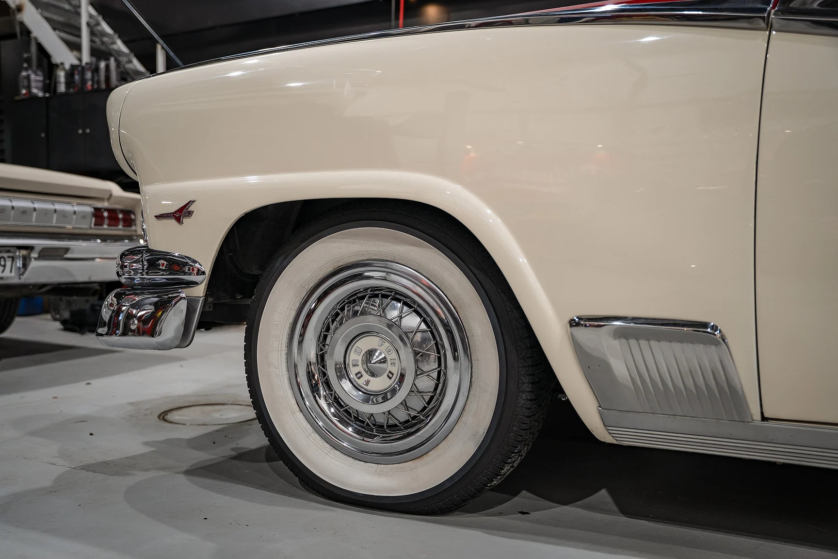 Aussenfoto 1956 Ford Fairline Sunliner V8 (10)