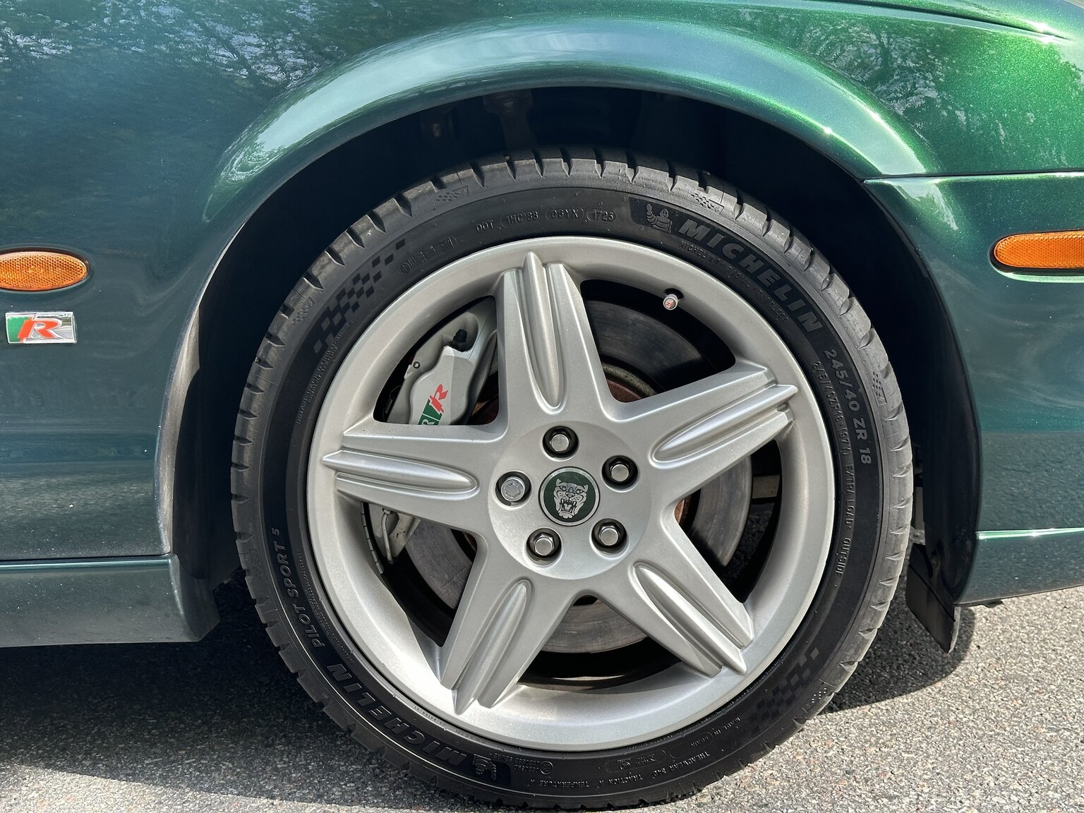 Exteriörbild på 2003 Jaguar S-Type R