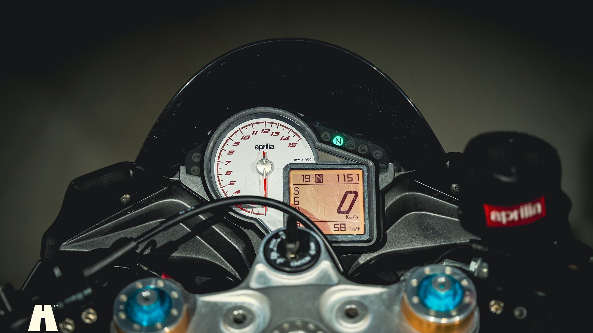 Exterior image of 2016 Aprilia Tuono V4 Factory