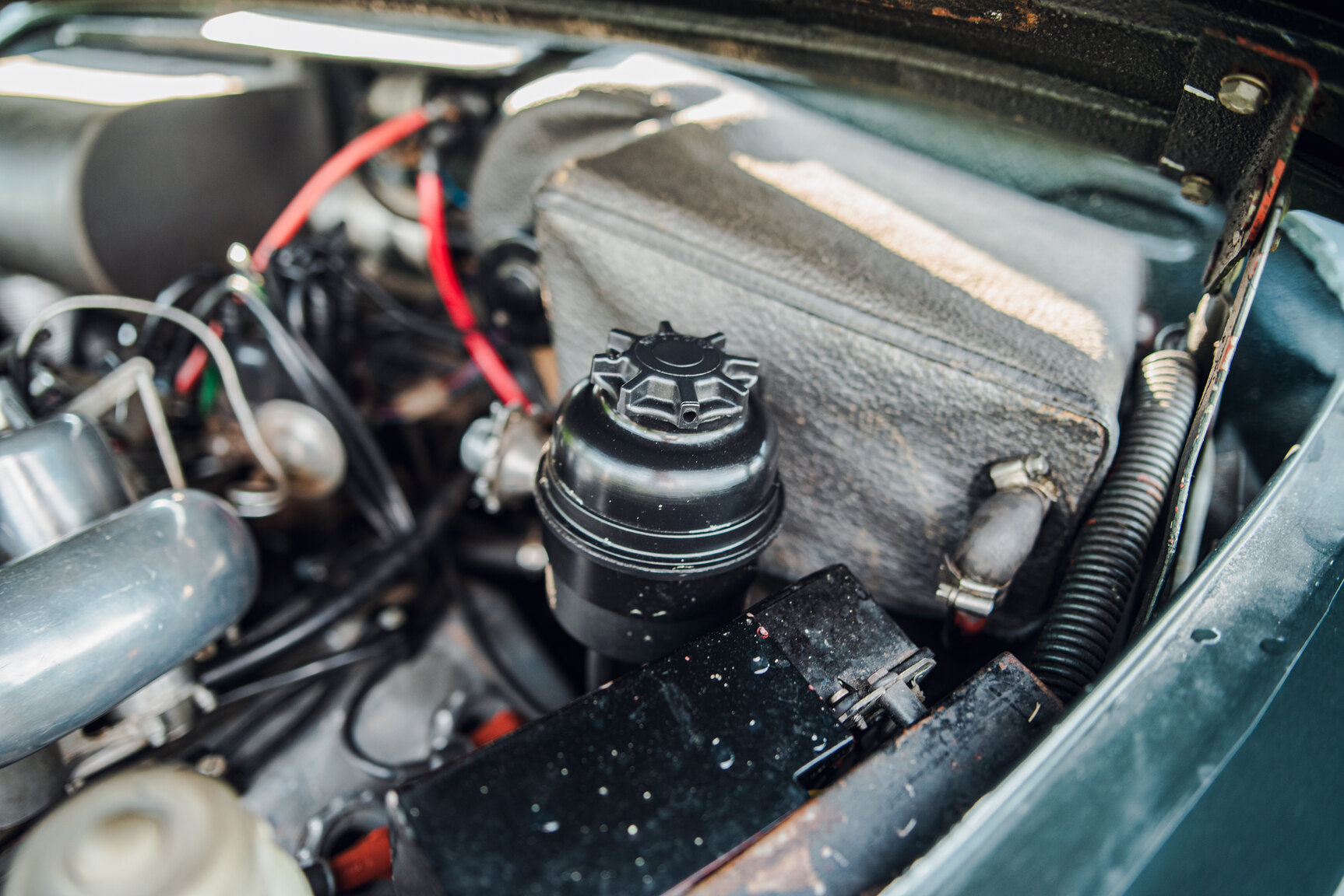 Image of 1965 Daimler 250 V8 mechanics