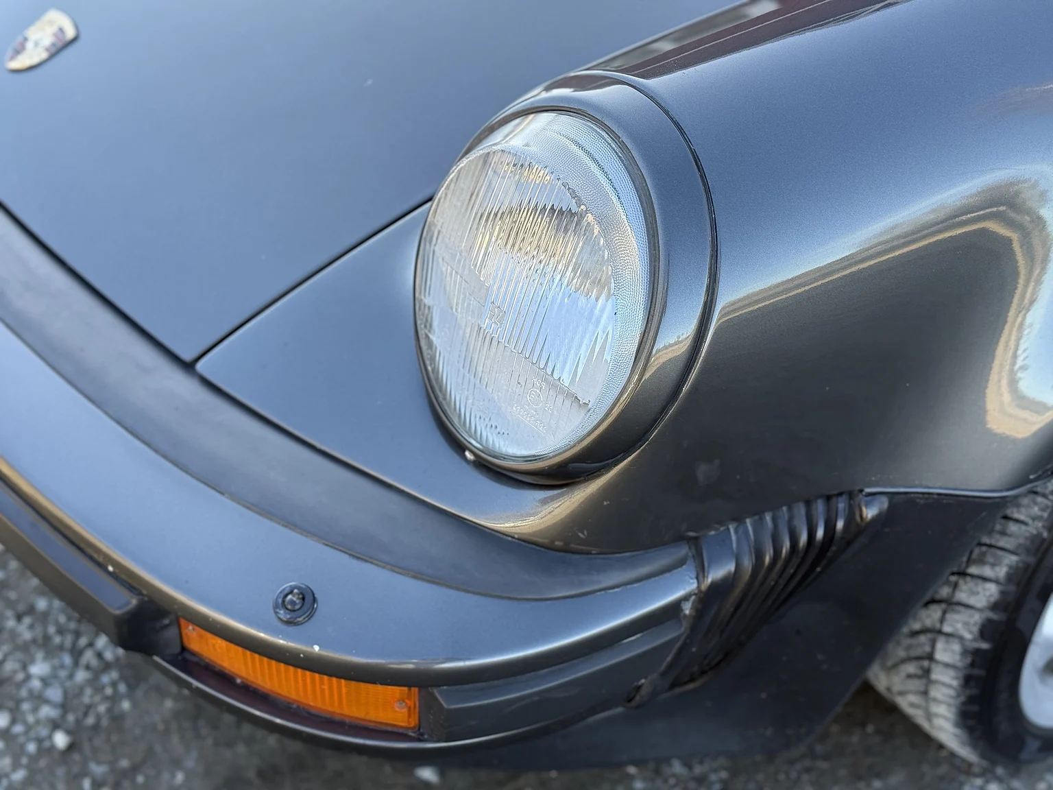 Exterior image of 1989 Porsche 911 / 930 3.3 Turbo 5-speed (10)